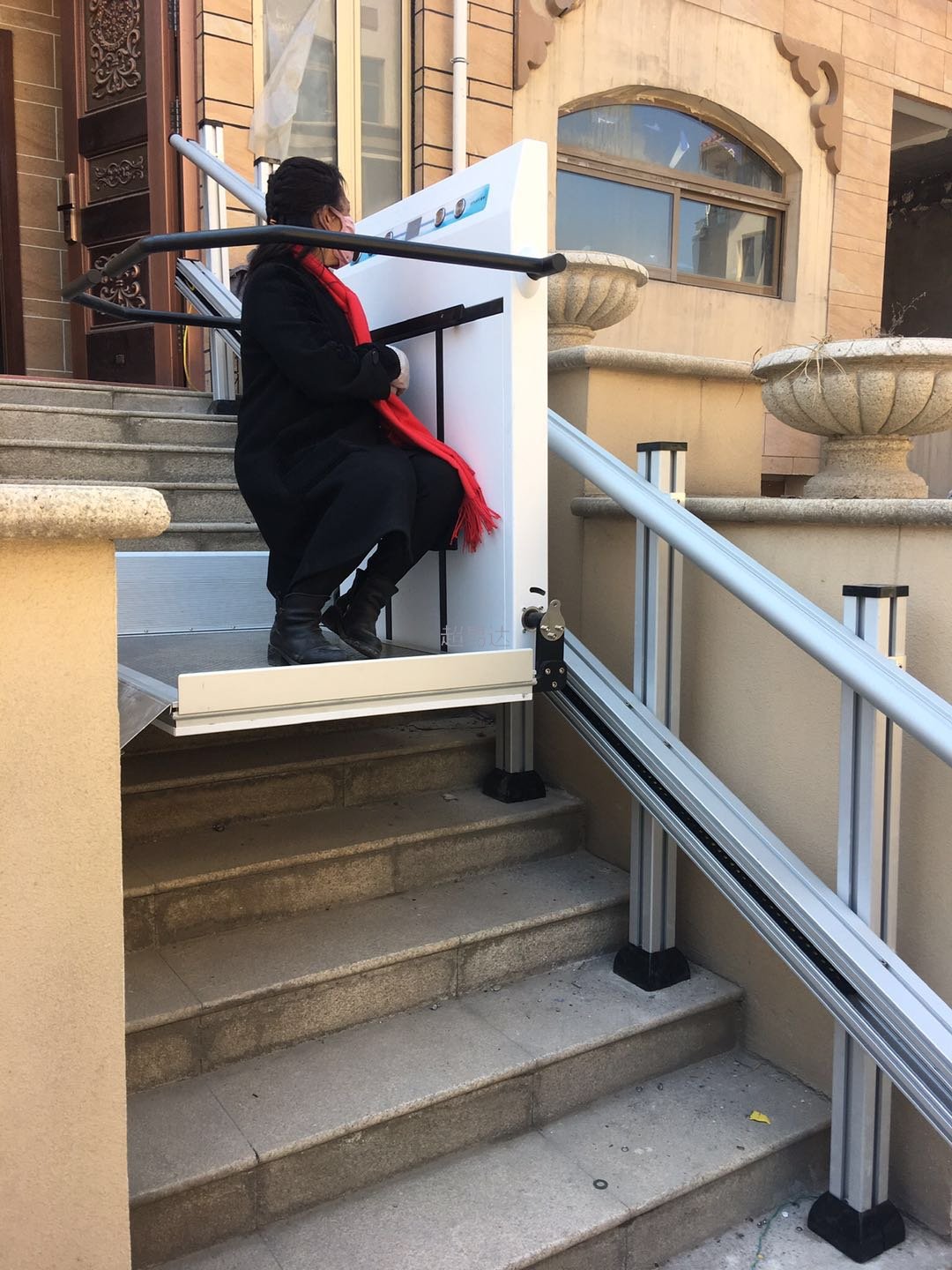 <b>濰坊斜掛升降平臺(tái)</b>